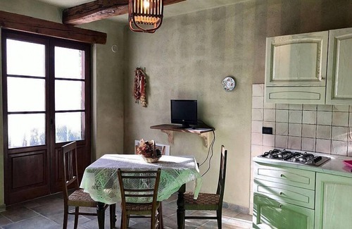 Massa Marittima House | Villa Amarena I: A graceful apartment in the characteristic style of the Tuscan countryside, with Free WI-FI.