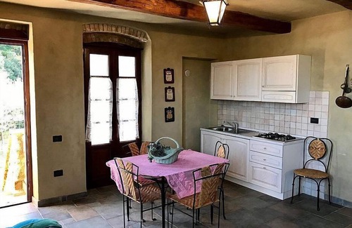 Massa Marittima House | Villa Amarena A: A graceful apartment in the characteristic style of the Tuscan countryside, with Free WI-FI.