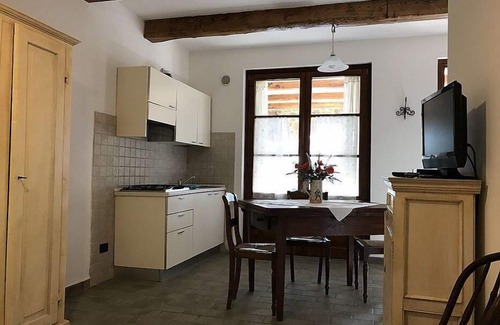 Massa Marittima House | Villa Amarena O: A graceful studio apartment in the characteristic style of the Tuscan countryside, with Free WI-FI.