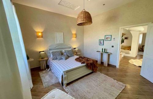 Sidi Abdallah Ghiat Villa | Villa Ambre with Pool And Garden