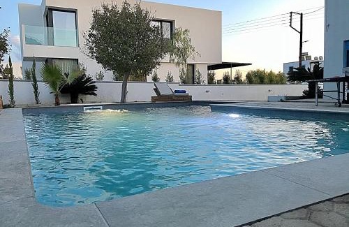 Pefkos Villa | Villa Amor