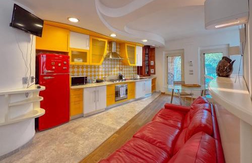 San Benedetto del Tronto Apartment | Villa Antolina - Yellow Suite by Host Hero