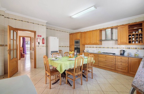 Montechoro Villa | Villa 'Andorinhas' with Private Pool, Wi-Fi and Air Conditioning