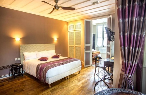 Saint-Denis Hotel | Villa Angélique