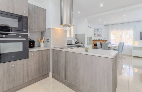 Castell-Platja d'Aro Villa | Villa 'Anna' with Sea View, Wi-Fi and Air Conditioning