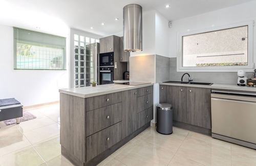 Castell-Platja d'Aro Villa | Villa 'Anna' with Sea View, Wi-Fi and Air Conditioning