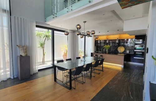 Sea Point Villa | Villa Apartment in the heart of Bantry Bay.