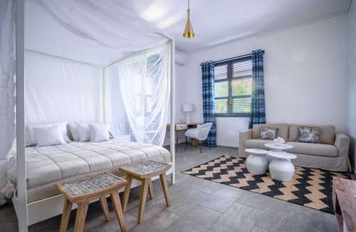 Fort-de-France Bed & Breakfast | VILLA APOLLINE/GRANDE SUITE AMBASSADRICE/Creole refinement