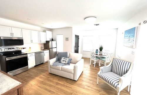 Mango Groves Villa | Villa Aqua Historic fully restored villa close to beach and down town