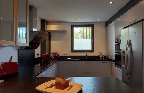 St.-Remy-de-Provence Villa | Villa Art-Déco, 5 mn walk from the city center of Saint-Rémy- Pool, Clim - 4ps