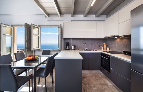 Imerovigli Villa | Villa Assyrtiko, 3 bedrooms, heated pool. Part of Theano Cave Suites & Villas