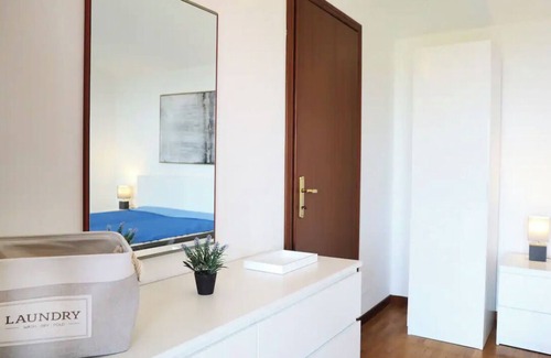 Moniga del Garda Villa | Villa at the port