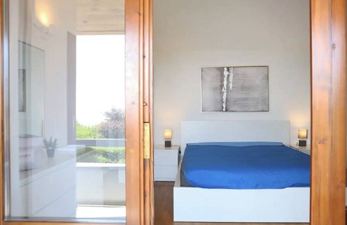Moniga del Garda Villa | Villa at the port