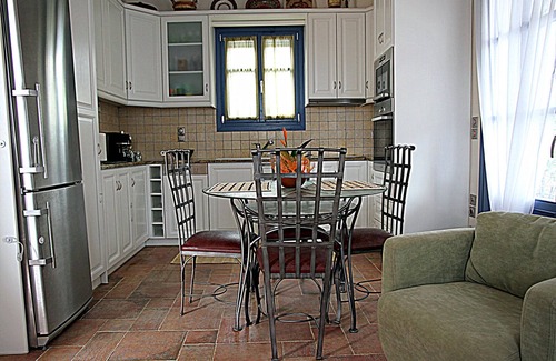 Akrotiri Villa | Villa Athena with 2 Jacuzzi's Santorini