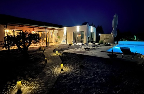 Graveson Villa | Villa au Calme, Climatisée, Piscine Entre Saint Rémy, les Alpilles et Avignon