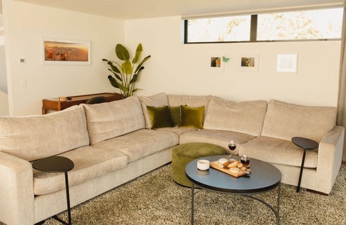 Wanaka Villa | Villa Aurora | Gas Fire +AC + BBQ