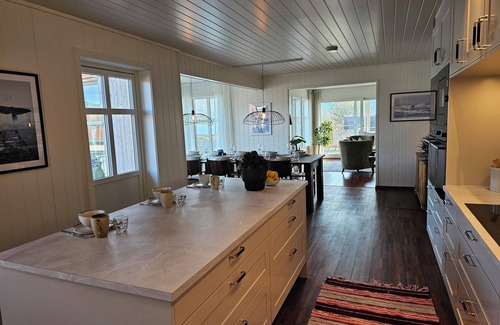 Balsfjord Villa | Villa Aurora Nestun with outdoor sauna and amazing views!