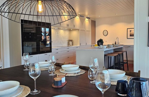 Balsfjord Villa | Villa Aurora Nestun with outdoor sauna and amazing views!