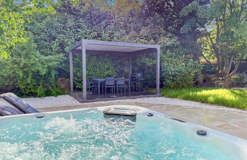 Triel-sur-Seine House | Villa avec jacuzzi, sauna&cinéma