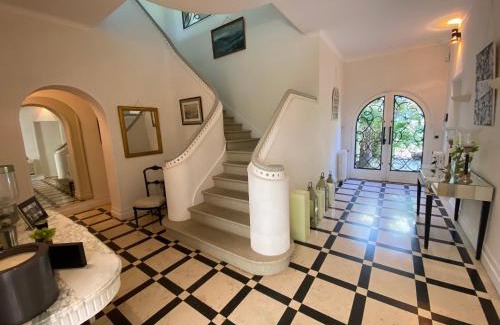 Arcachon Villa | Villa avec Piscine Intérieure, 5 Chambres, Proche Plage et Commerces à Arcachon - FR-1-374-220