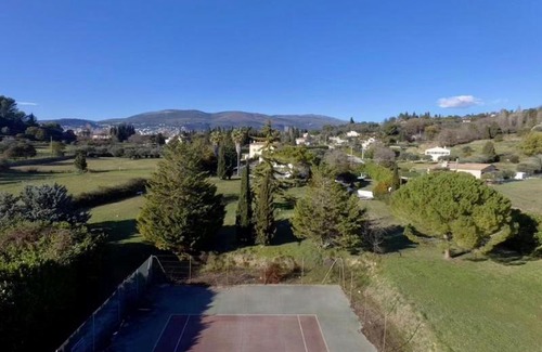 Le Plan-de-Grasse Villa | Villa avec piscine ,tennis et chambres climatisés