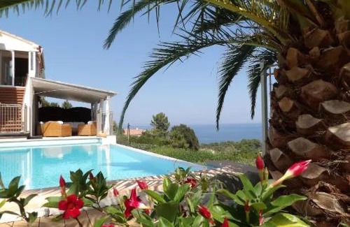 Sari-Solenzara Villa | Villa avec vue sur la mer à Sari-Solenzara, piscine privée