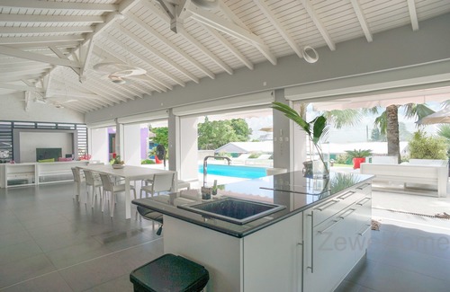 Saint-Francois Villa | Villa Azur - La Coulée Bleue - swimming pool, sea view, spa, 8 people