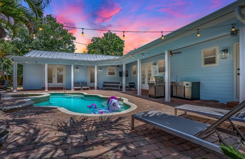 Tropic House | Villa Azzurra - Pool/Hot-tub/Game Room/Fire-Pit - sleeps 12