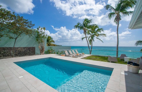 Le Diamant Villa | Villa Beach Front House with swimming pool and direct access to the beach Diamant Martinique