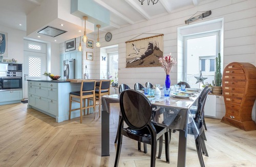 Clohars-Carnoet Villa | Villa 'Beach House Les Bleuets' with Sea View, Private Terrace and Wi-Fi