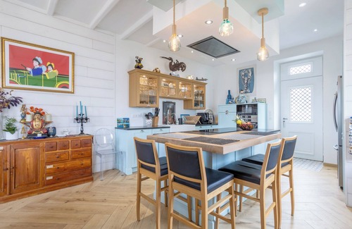 Clohars-Carnoet Villa | Villa 'Beach House Les Bleuets' with Sea View, Private Terrace and Wi-Fi