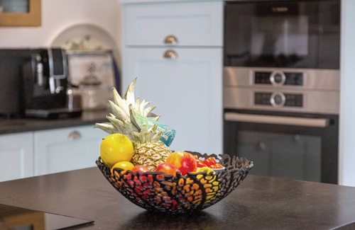 Clohars-Carnoet Villa | Villa 'Beach House Les Bleuets' with Sea View, Private Terrace and Wi-Fi