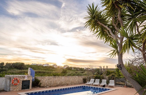 Barrocal Villa | Villa 'Bee Home Alojamento Local' with Private Pool, Private Terrace and Wi-Fi