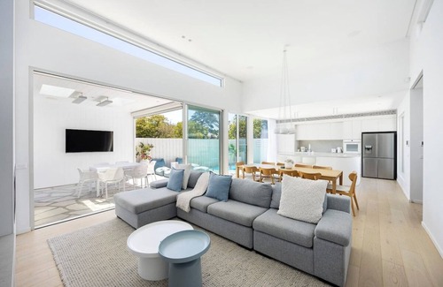 Capel Sound House | Villa Bianca | Pool & 300m from Beach