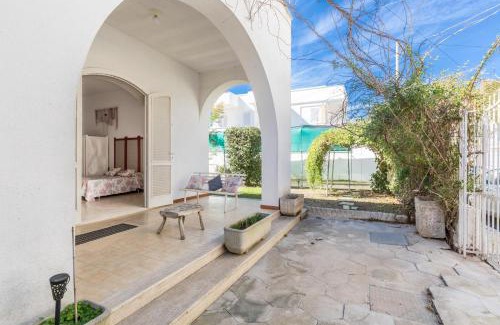 Porto Cesareo House | Villa Biancarosa by BarbarHouse