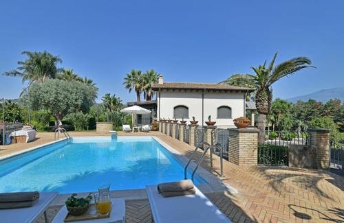 Acireale Villa | VILLA BIDDIZZA