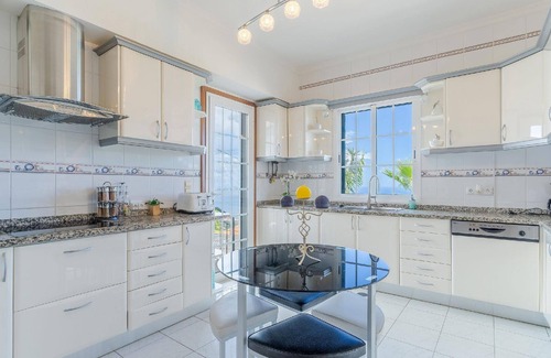 Gaula House | Villa Black Rock