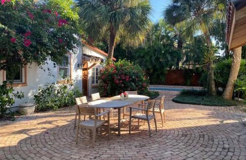 Southside House | Villa Blanca - Saltwater Serenity in a Classic Mediterranean Revival Villa