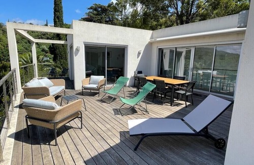 Cavaliere Villa | Villa blanche Aloha – Modern villa with sea view & private beach in Cavalière