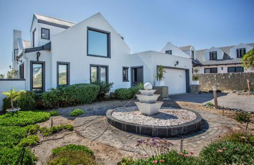 Grotto Bay Villa | Villa Blau -Stunning Beach Front House Grotto Bay Private Nature Reserve West Coast