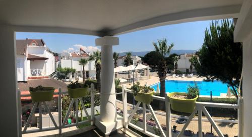 Kadnlar Denizi Mahallesi Villa | Villa Blue By The Pool, Near Sea