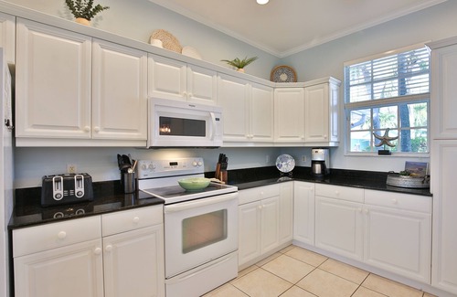 Heron's Watch House | Villa Blue Lagoon - Private Heated Pool & Less Than 10 Minutes to Anna Maria