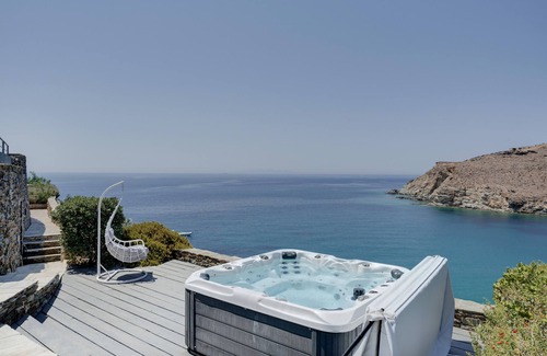 Syros Villa | Villa 'Blueros Luxury' with Sea View, Wi-Fi and Air Conditioning