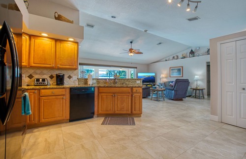 Caloosahatchee Villa | VILLA BOATERS DREAM – HEATED POOL & SPA | GULF ACCESS | BOAT RENTAL + TOURS VOUCHER INCL.