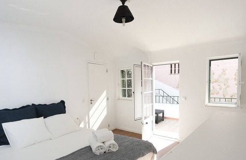Setubal Villa | Villa "Bocage" in Historic Center with Private Terrace & Wi-Fi