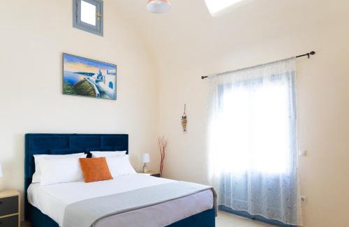 Kamari House | Villa Bonita Private Traditional house