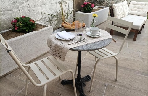Saint-Serge Bed & Breakfast | Villa Buffon
