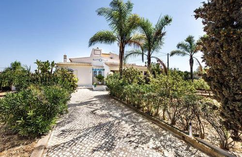 Salgados Villa | Villa Cabrita, Superb location, large villa, walk to restaurants, supermarkets beach