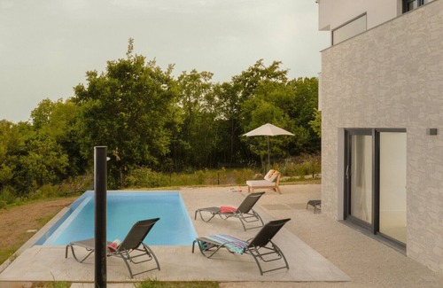 Krnica Villa | Villa Cala Sonriso for 8 people near Pula with heated pool & sea view