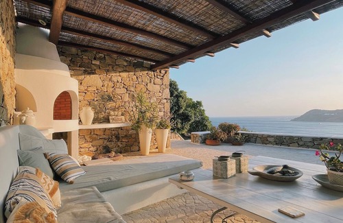 Elia Villa | Villa "Calma Beach House" with Private Terrace & Wi-Fi